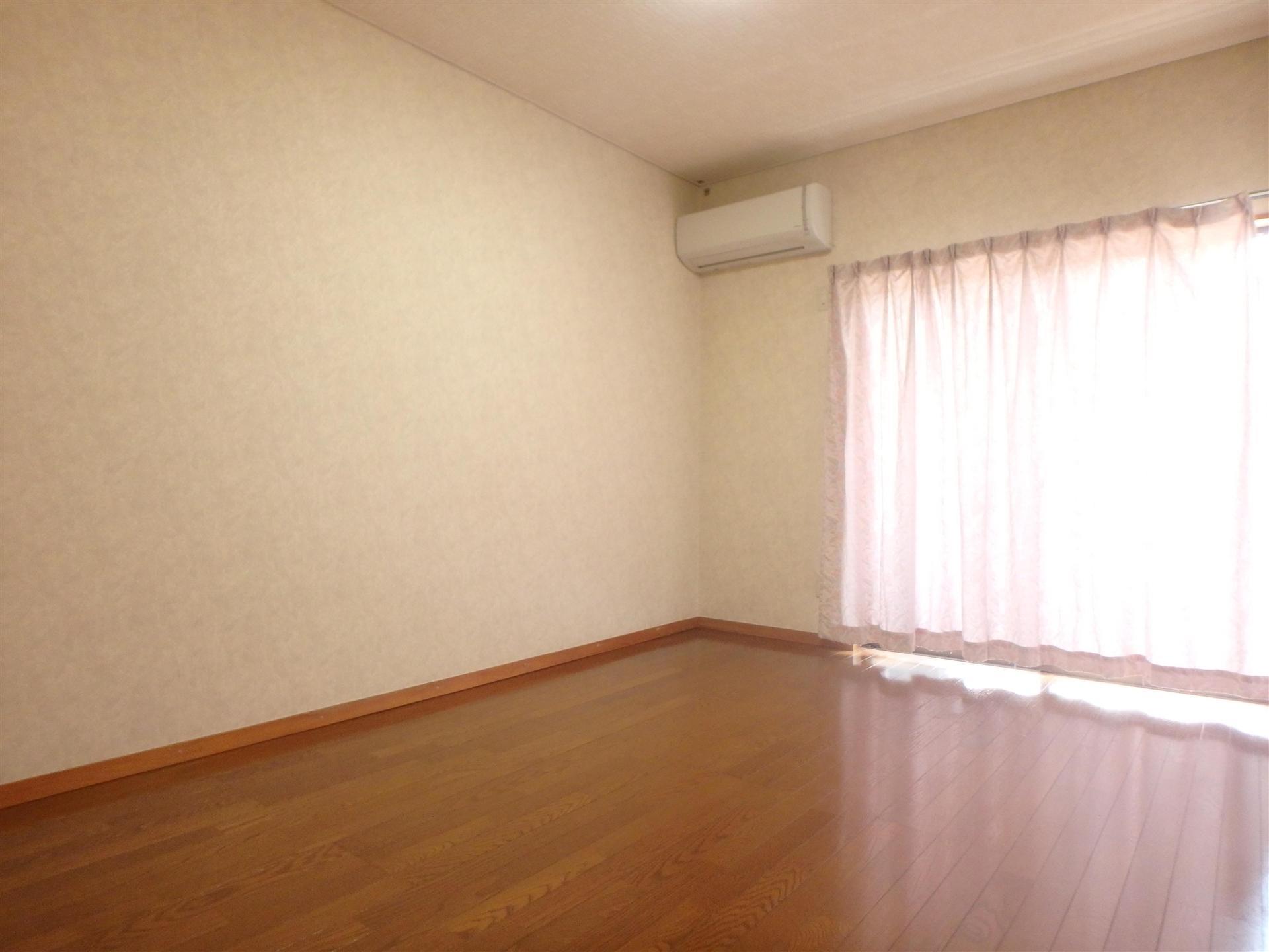 居室・リビング　寝室などにもお使い頂ける洋室６帖☆