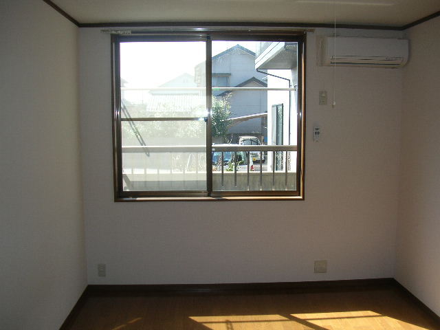 居室・リビング　エアコン備え付け