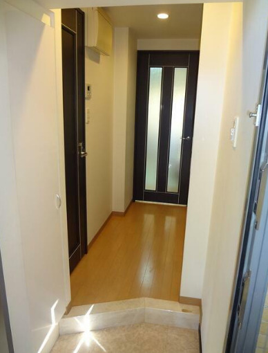 玄関　※別部屋の参考写真です。