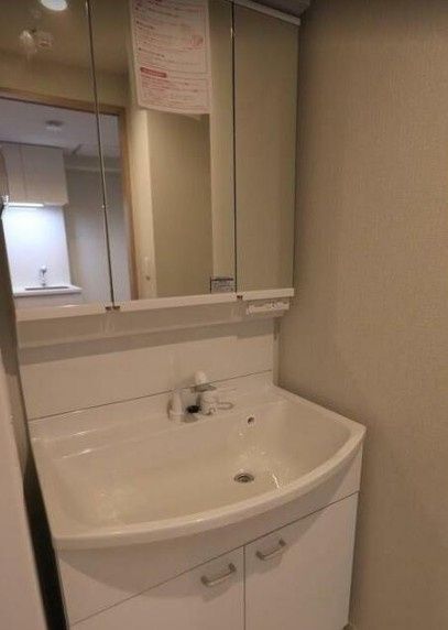 洗面設備　写真は同タイプ住居です。
