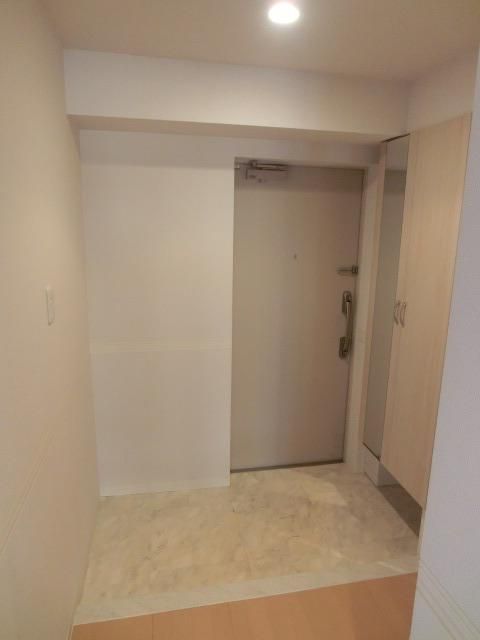 玄関　ワイドな玄関ホール