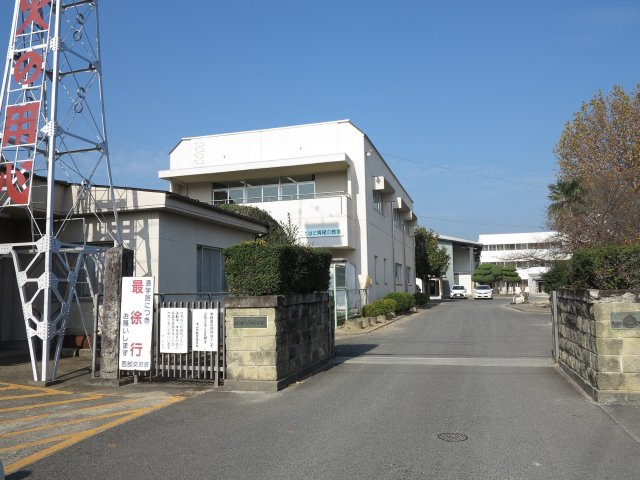 小学校　津山市立西小学校（小学校）まで762m