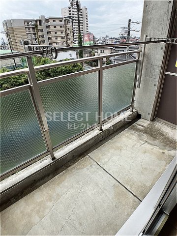 バルコニー　バルコニーからの眺めを楽しみながら食事をしませんか