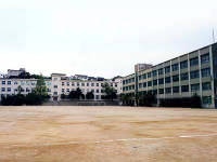 中学校　神戸市立西代中学校（中学校）まで218m