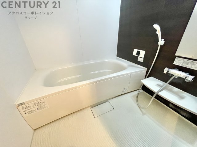 バス・シャワールーム　浴室乾燥・追い炊き機能付きで便利☆