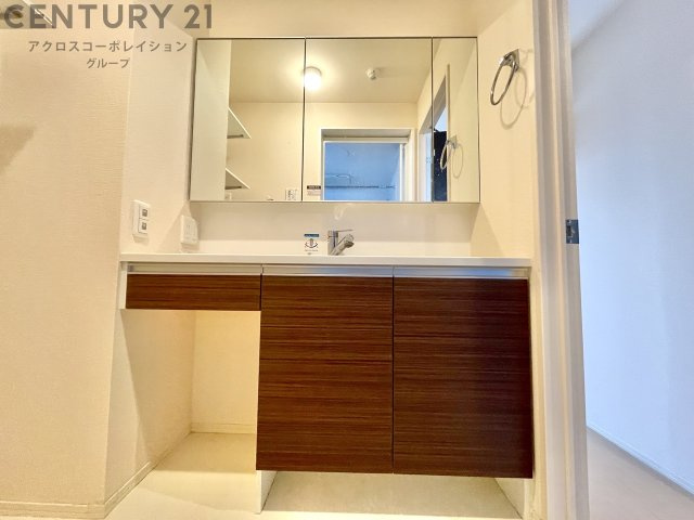 洗面設備　広めの独立洗面化粧台付き！