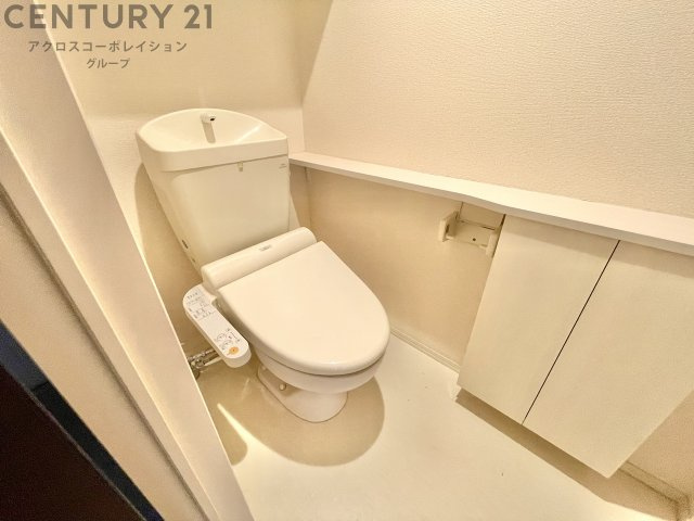 トイレ　温水洗浄便座機能付きのトイレです♪