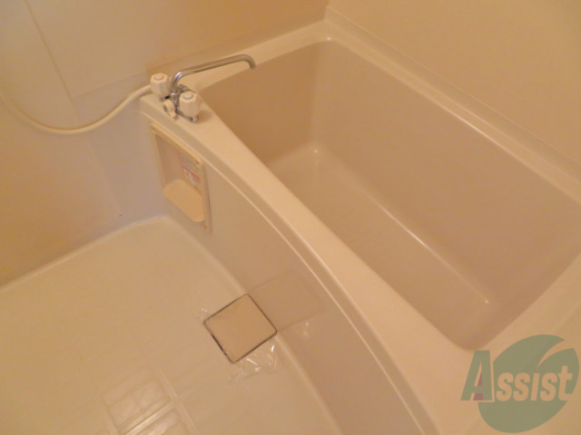 バス・シャワールーム　お風呂は広さがあってゆっくり浸かりたくなりますね。