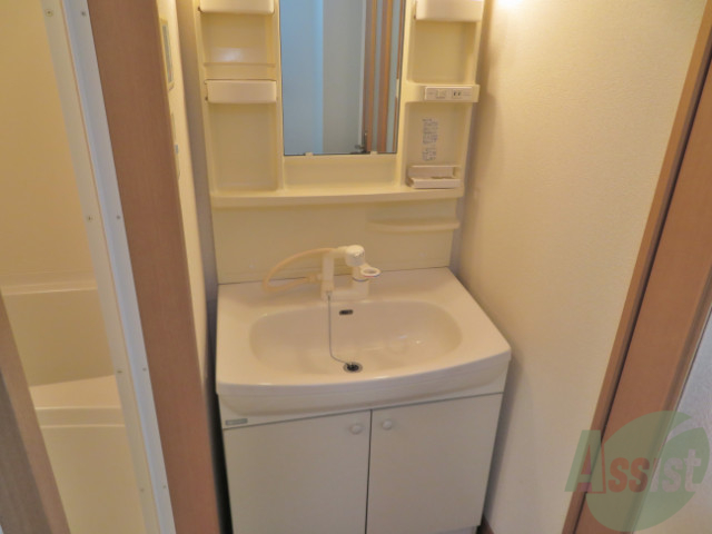 洗面設備　洗面台があると朝の準備が簡単に出来ちゃいます。