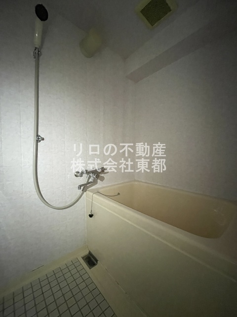 バス・シャワールーム　足が伸ばせる広々バスタブでリラックス♪