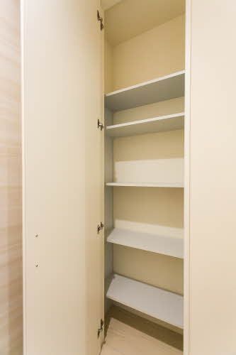 その他部屋・スペース　収納棚採用