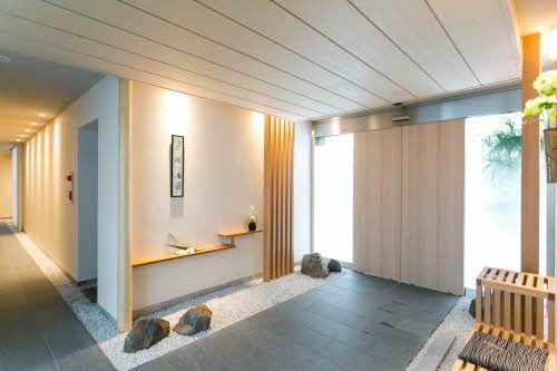 建物外観　共用部は落ち着きのある和を意識した空間に