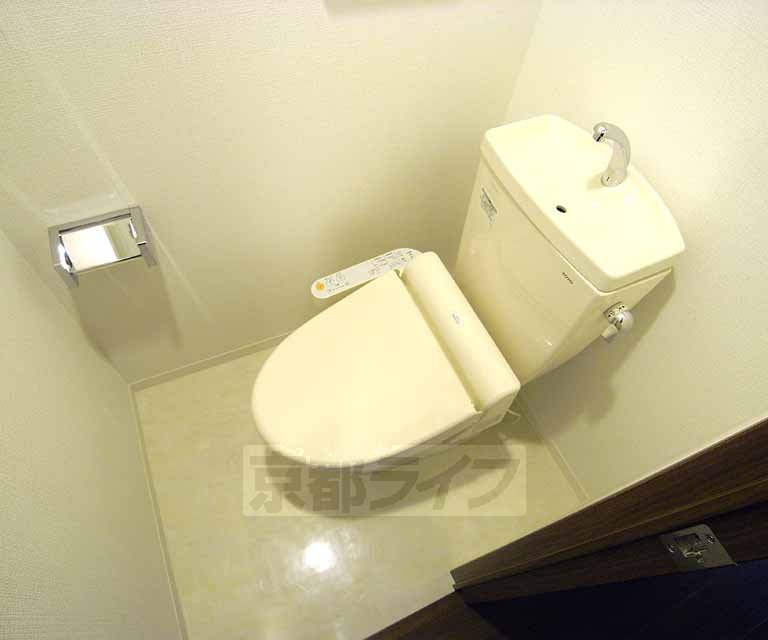 トイレ　暖房・温水・浄水機能付きです。