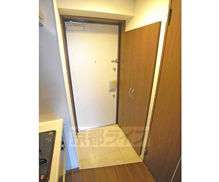 玄関　防音性の高いドアですよ。