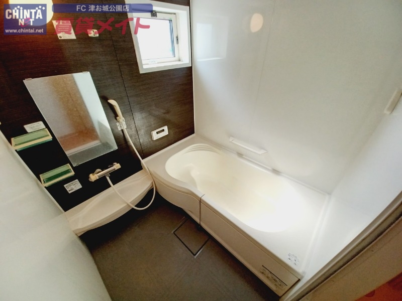 バス・シャワールーム　同建物別部屋反転写真です