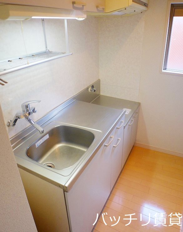 キッチン　＊画像は別部屋の為イメージ、現状優先致します