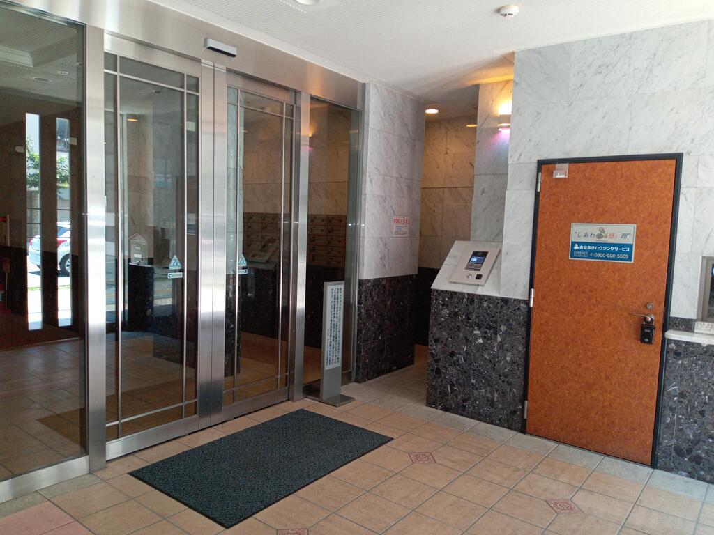 エントランス　エントランス内部