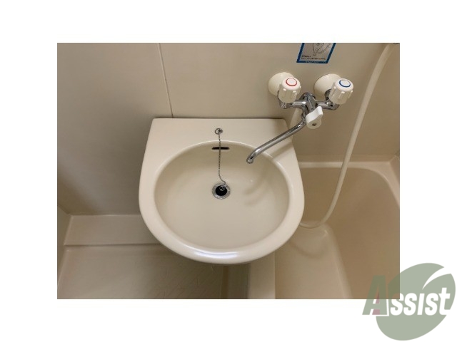 洗面設備　洗面台。朝の身支度はここでばっちり決めましょう。