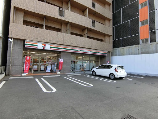 コンビニ　セブンイレブン広島宝町南店（コンビニ）まで237m