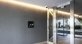 エントランス　ゆとりのあるエントランスです