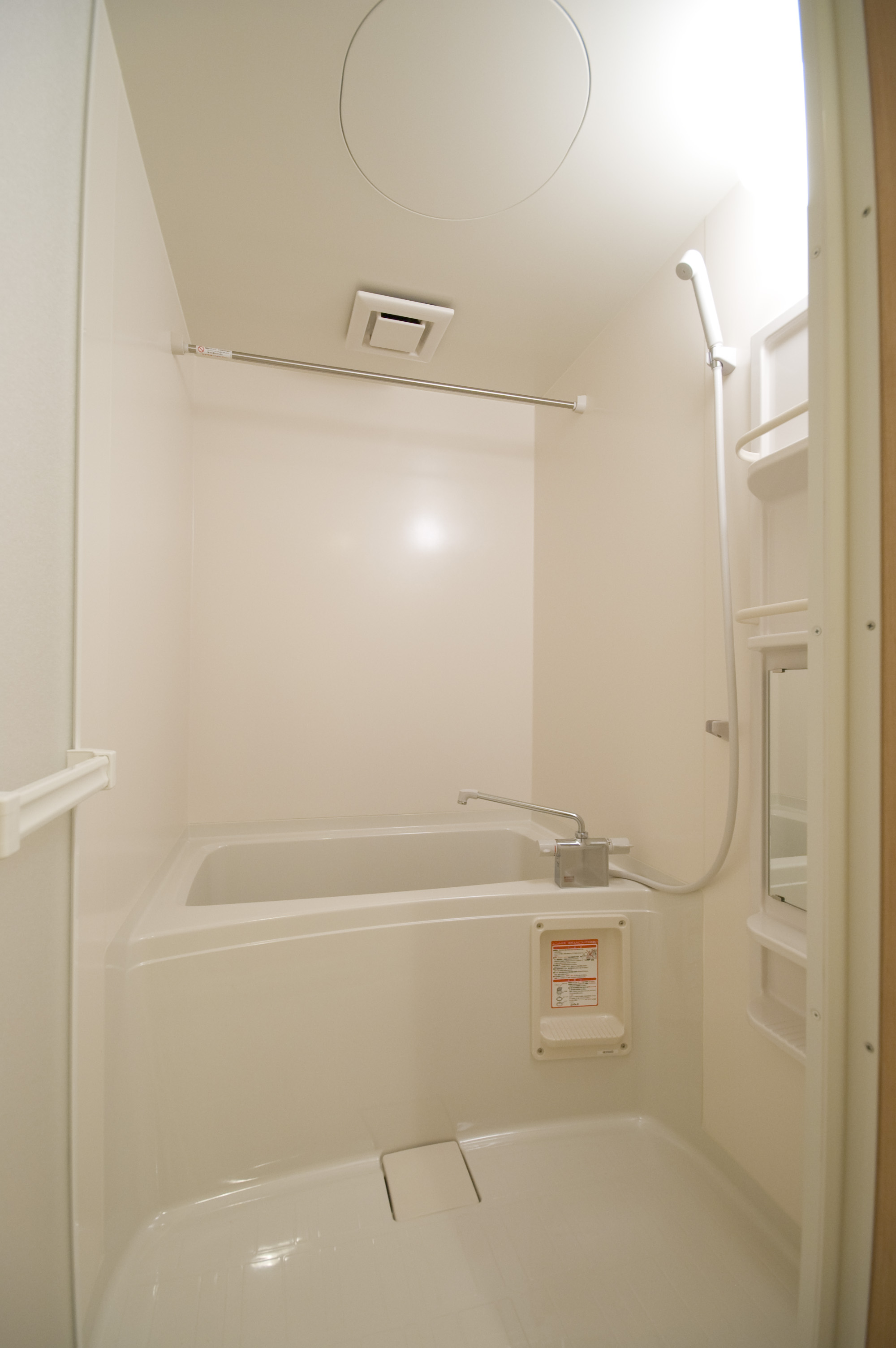 バス・シャワールーム　サーモ水栓付き