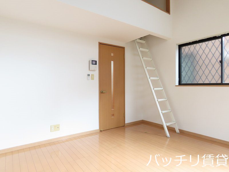 居室・リビング　別号室タイプの為、現状を優先致します。