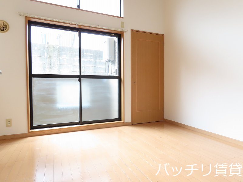 バルコニー　別号室タイプの為、現状を優先致します。