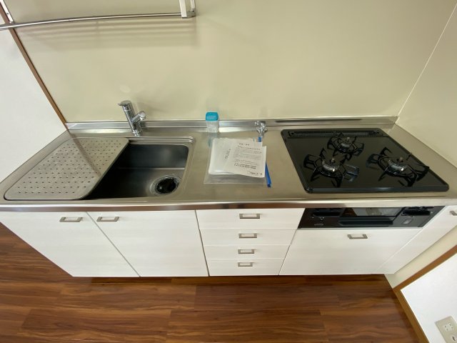 キッチン　3口ガスコンロ付きのシステムキッチン♪