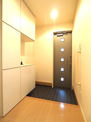 玄関　収納もある玄関です