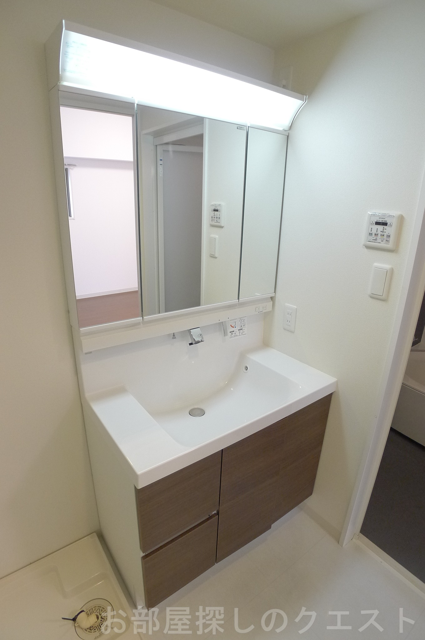 洗面設備　（写真は同タイプ)