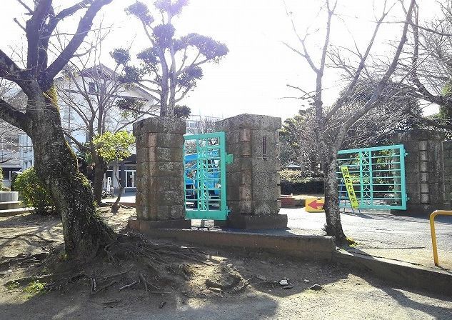 高校・高専　上野高校（高校・高専）まで500m