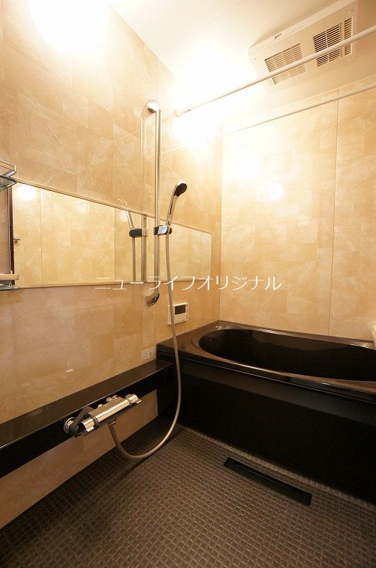 バス・シャワールーム　追焚機能はもちろん浴室乾燥機付きです！