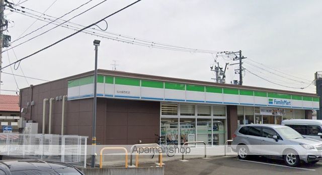 コンビニ　ファミリーマート仙台銀杏町店（コンビニ）まで296m