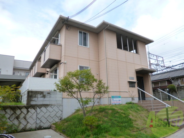 建物外観　存在感のある外観は落ちついた色合いで、堂々としていますね