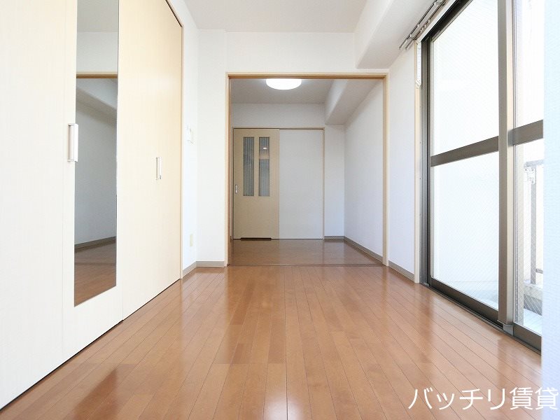 居室・リビング　別号室タイプの為、現状を優先いたします