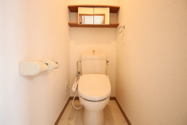 トイレ　※別室の参考写真の為、現況優先です。