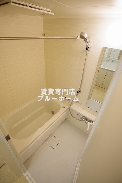 バス・シャワールーム　大きな浴槽！浴室乾燥機付き！