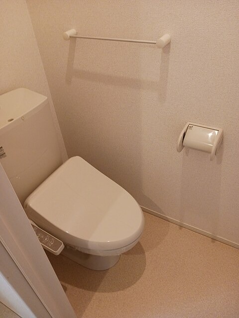 トイレ　ウォシュレット付きです。