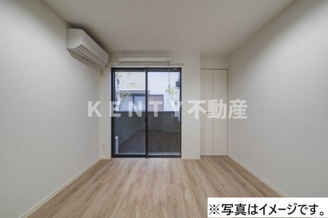 その他部屋・スペース　落ち着いた色調の寝室です