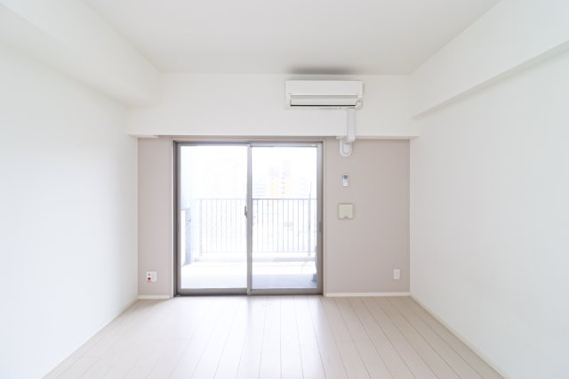 居室・リビング　別号室のものになります。現状優先。