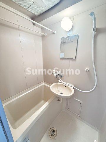 バス・シャワールーム　コンパクトで使いやすいお風呂です