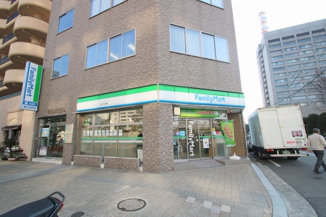 コンビニ　ファミリーマート上八丁堀店（コンビニ）まで268m