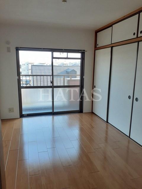 居室・リビング　同物件別部屋です