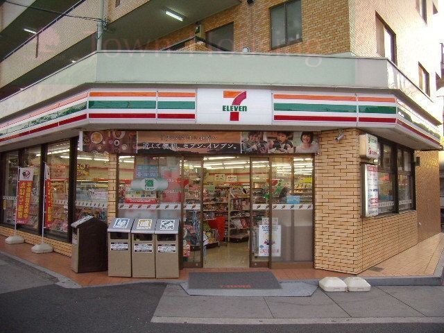 コンビニ　セブンイレブン（コンビニ）まで853m