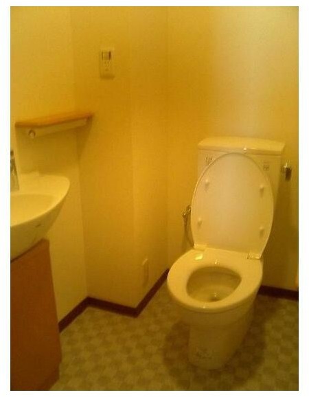 トイレ　落ち着いた色調のトイレです♪