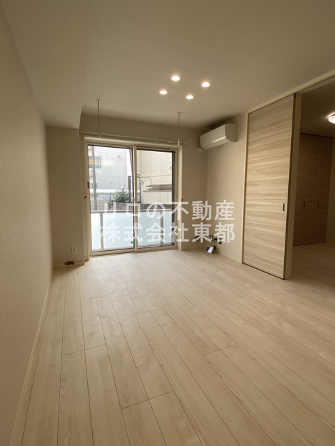 居室・リビング　広いリビングでゆったりくつろげる憩いの空間♪