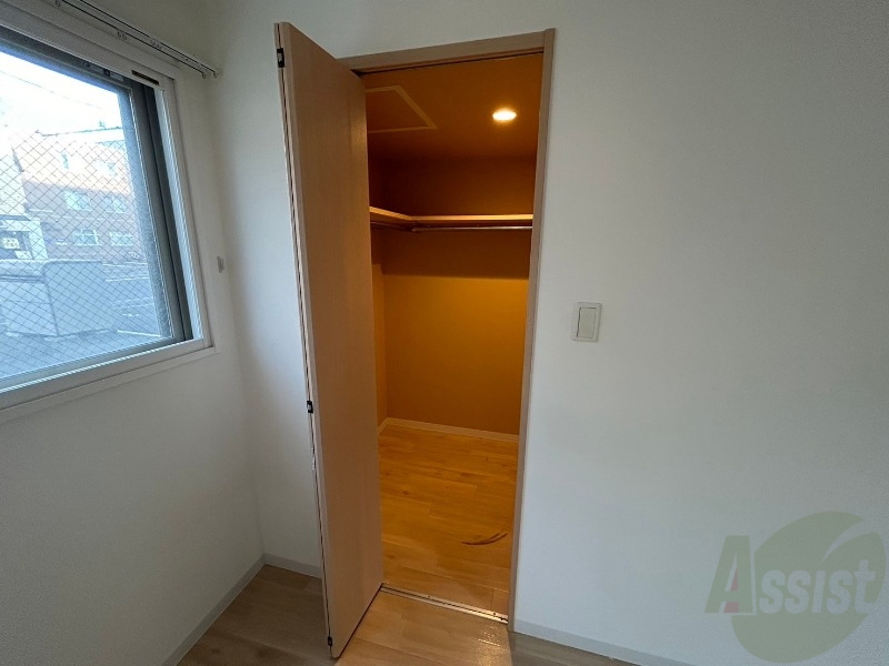 収納　寝室の収納です。部屋がすっきり片付きます。