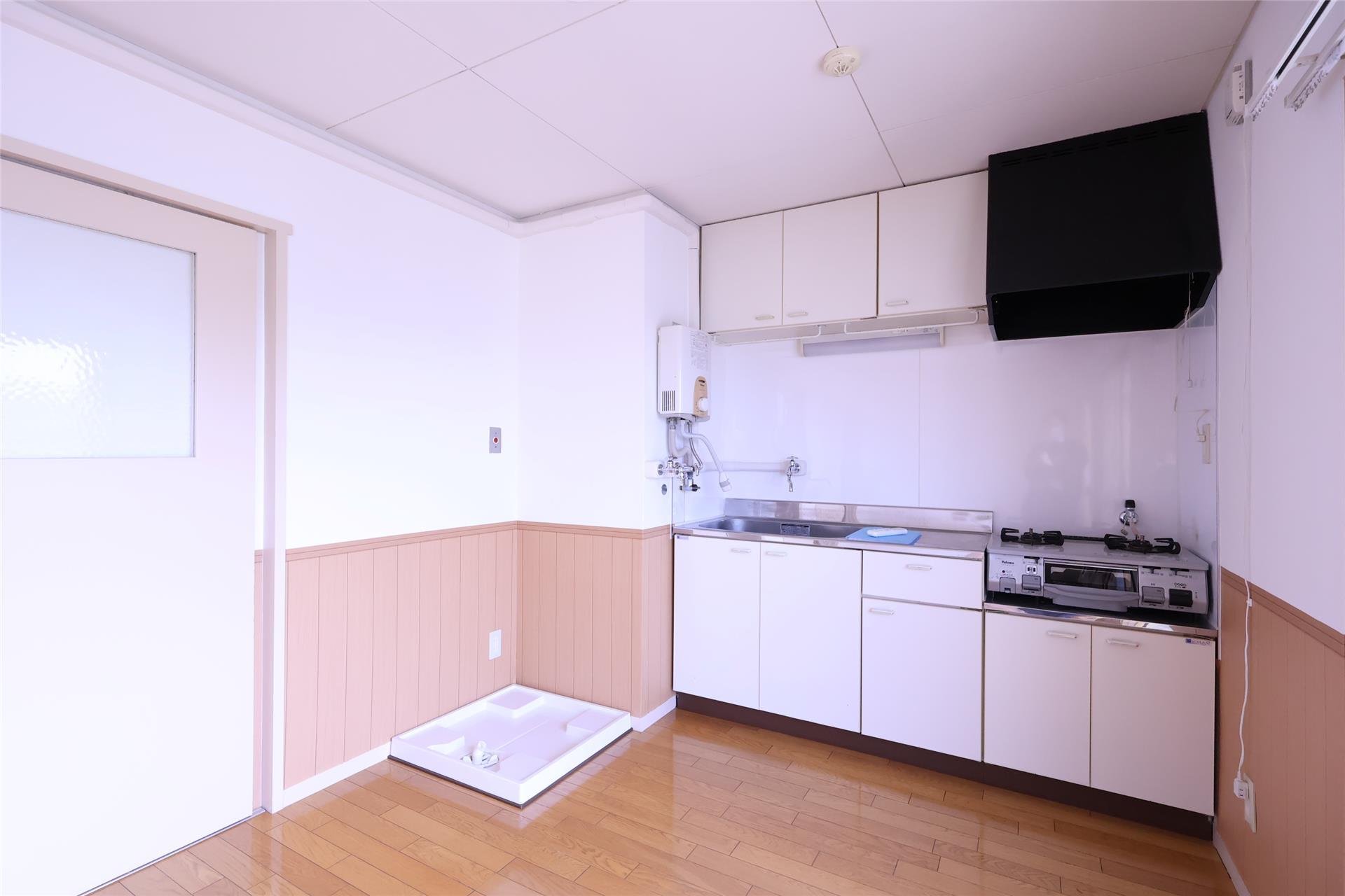 キッチン　写真は同タイプ別室。仕様が異なる場合有り。