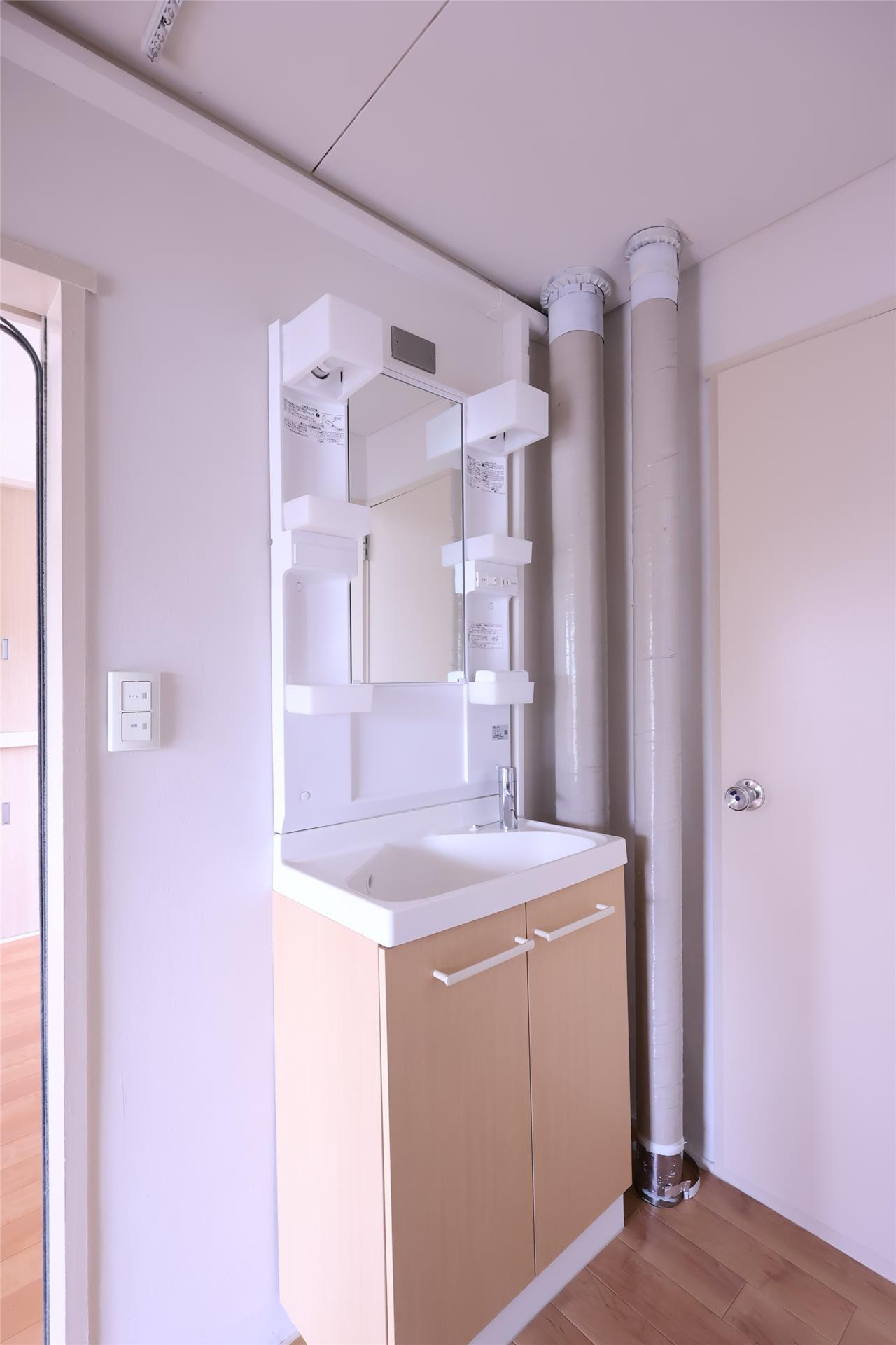 洗面設備　写真は同タイプ別室。仕様が異なる場合有り。