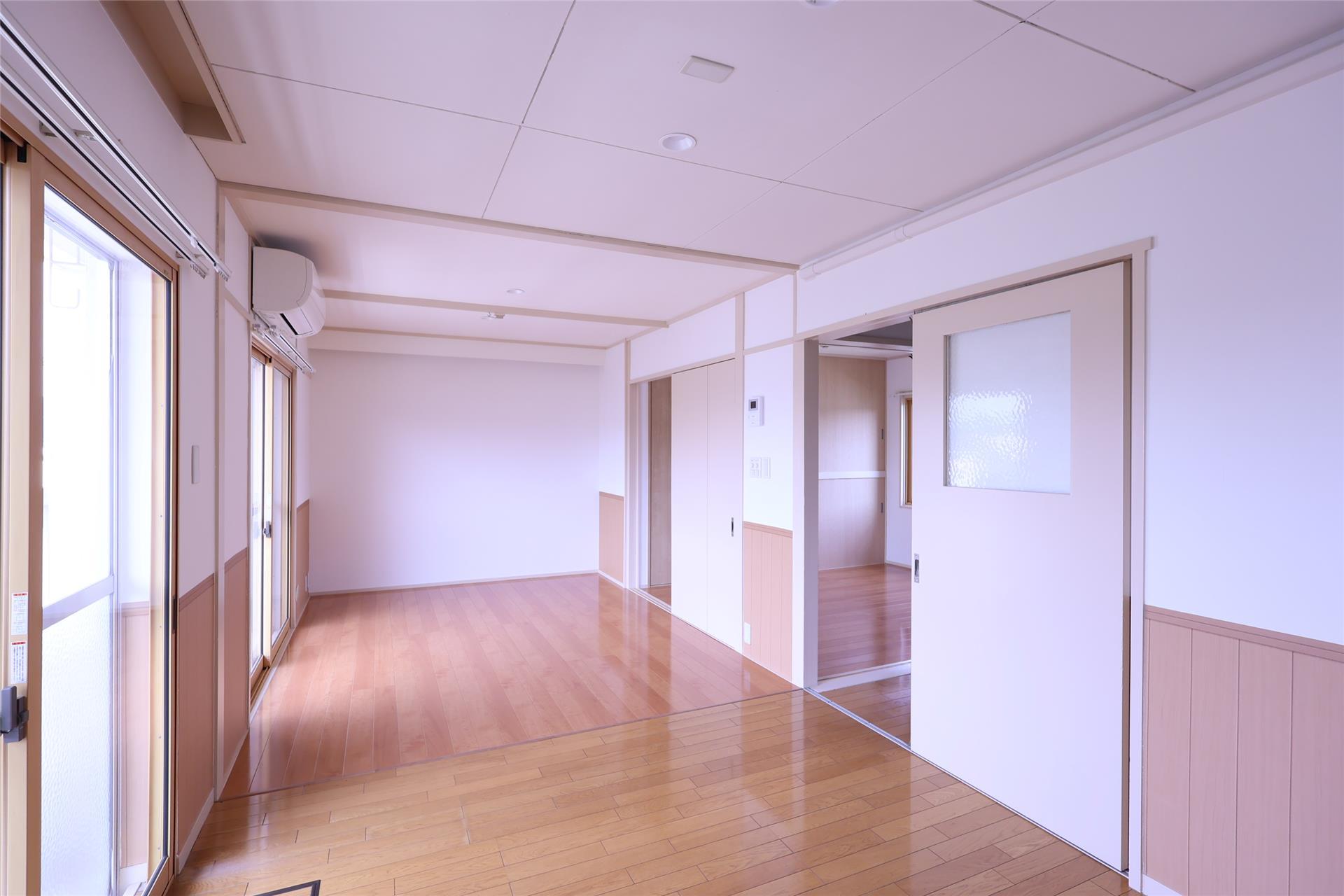 居室・リビング　写真は同タイプ別室。仕様が異なる場合有り。